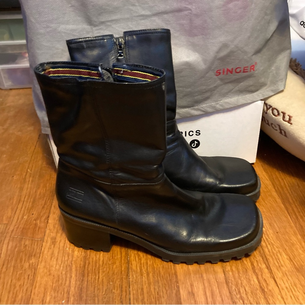 Black leather square toed boots - Picture 3 of 12